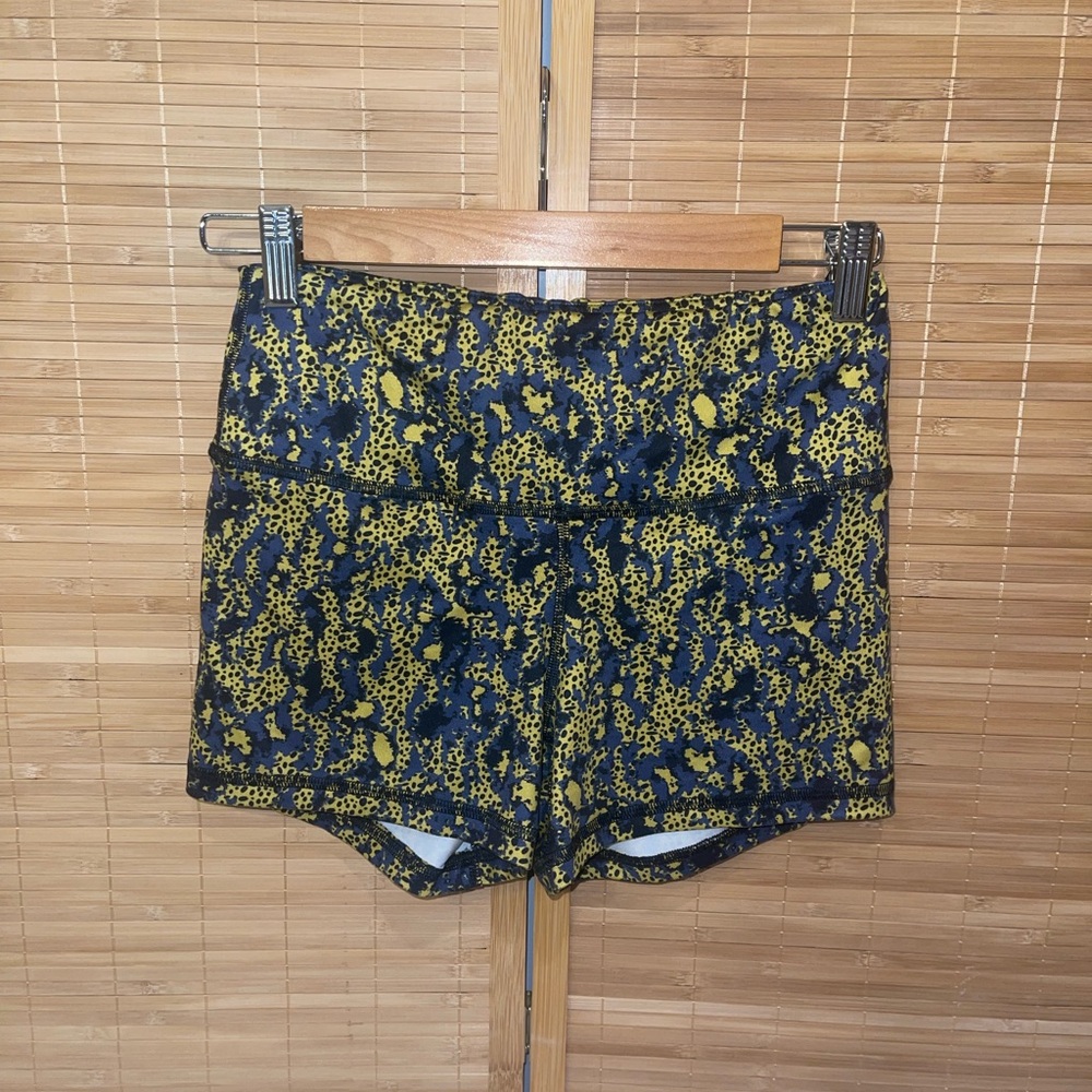 FLEO blue yellow patterned biker shorts woman’s size small EUC